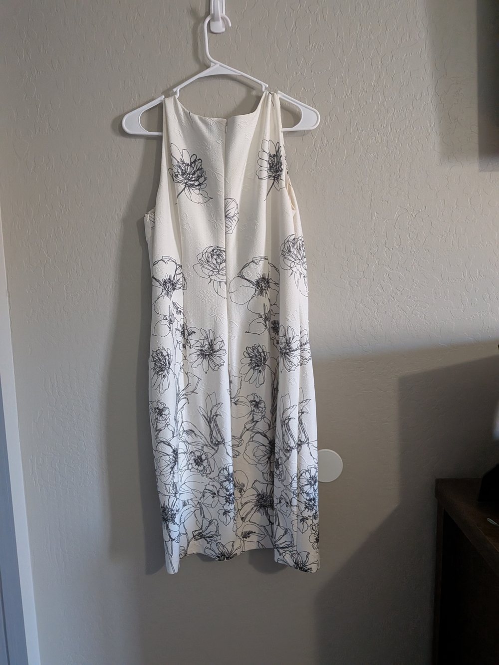 Ivanka Trump White Floral Sheath Dress with Black Sketch Print - Picture 4 of 4